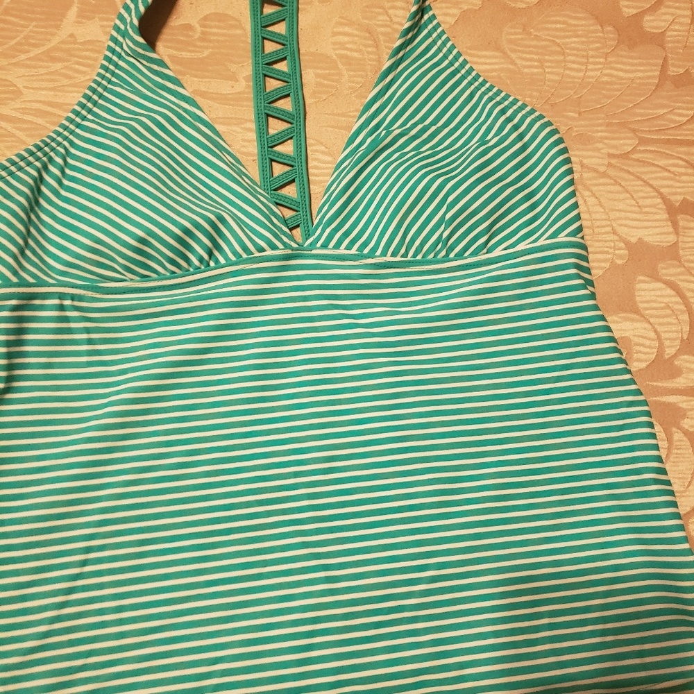 Athleta 2 peice top is large bottom is xl